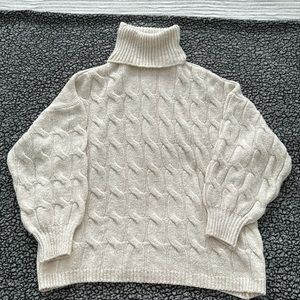 Stradivarius cable knit sweater. Size S. Great condition